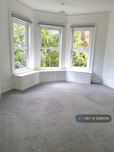 2 Bedroom Flat To Rent In Caerau Crescent, Newport, NP20