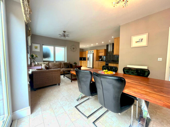 4 Bedroom Detached House For Sale In Cliff Road, Darfield, Barnsley, S73