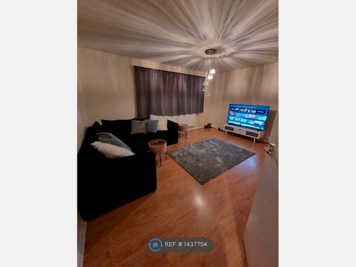 2 Bedroom Flat To Rent In Dabbs Hill Lane, Northolt, UB5