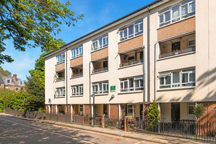 1 Bedroom Flat For Sale In Holly Park Estate, London, N4