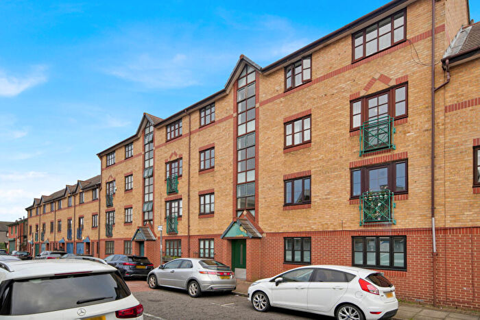 1 Bedroom Apartment To Rent In Stainsbury Street, London, E2