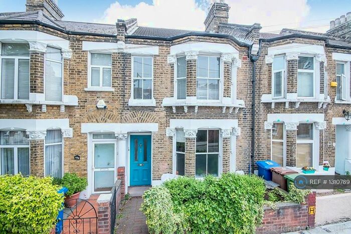 2 Bedroom Flat To Rent In First Floor, London, SE5