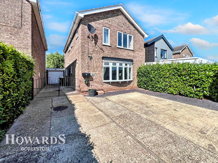 4 Bedroom Detached House For Sale In Selwyn Drive, Belton, NR31