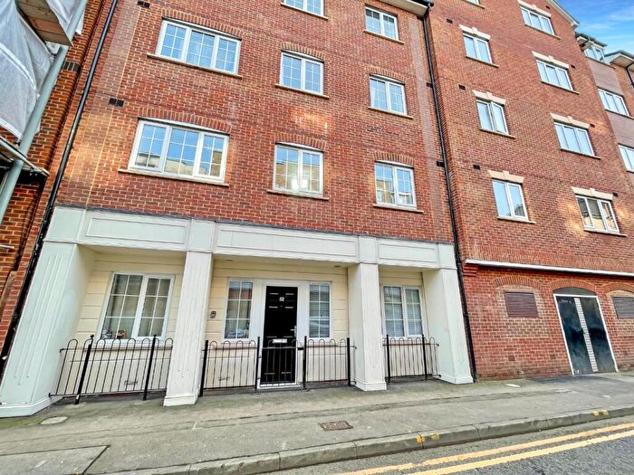 1 Bedroom Ground Maisonette For Sale In The Elms, John Street, Luton, Bedfordshire, LU1