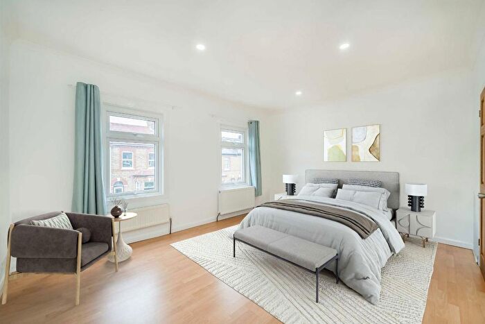 4 Bedroom Property To Rent In Noyna Road, Tooting, SW17