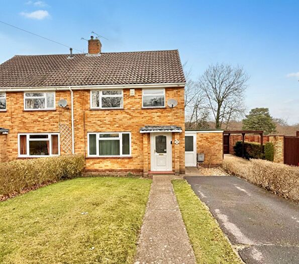 3 Bedroom Semi Detached House For Sale In Rosebery Avenue, Hythe, SO45