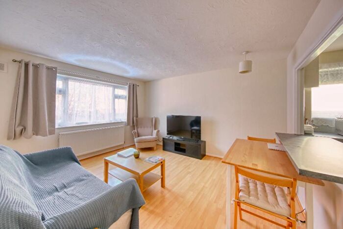 1 Bedroom Flat To Rent In Leigham Close, Streatham Hill, SW16