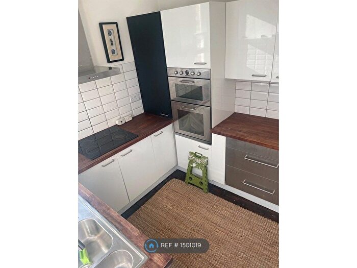 2 Bedroom Flat To Rent In Bowdon, Altrincham, WA14