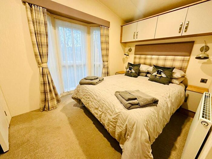 2 Bedroom Caravan For Sale In Perowne Way, Sandown, PO36