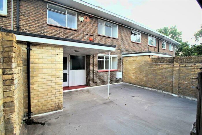 3 Bedroom Maisonette To Rent In Tilgate Parade, Tilgate, RH10