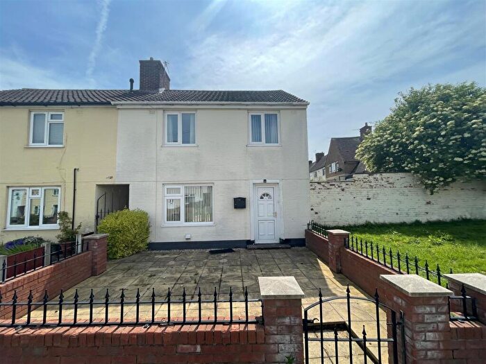 2 Bedroom End Of Terrace House For Sale In Ganneys Meadow Road, Wirral, CH49