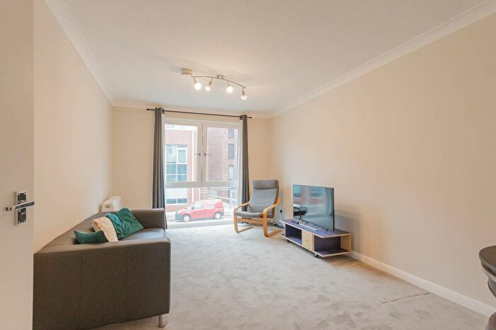 2 Bedroom Flat To Rent In Logie Green Road, Edinburgh, EH7