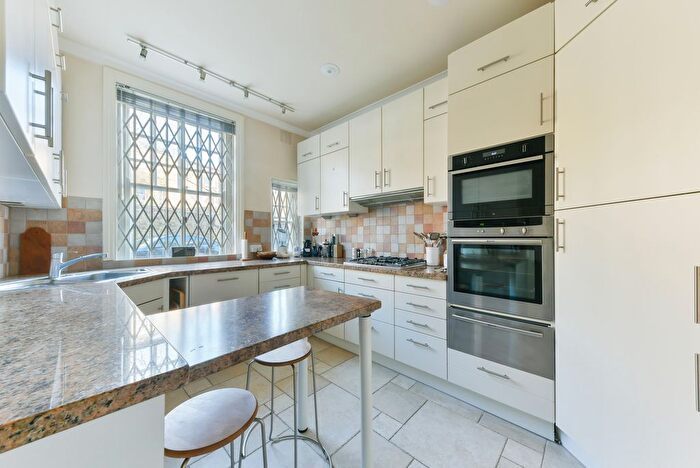 3 Bedroom Flat To Rent In The Orchard, W4
