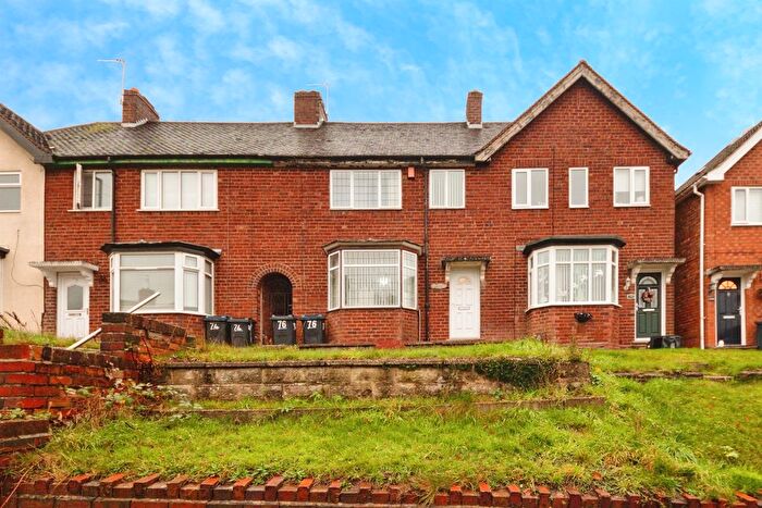 3 Bedroom Semi Detached House For Sale In Gracemere Crescent, Birmingham, B28