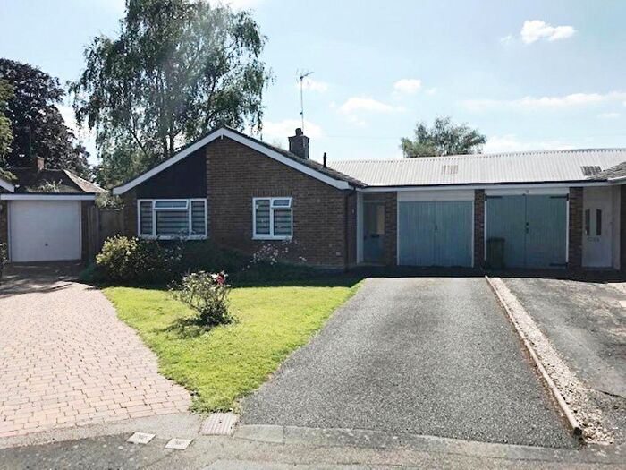 2 Bedroom Detached Bungalow To Rent In Holland Close, Bidford-on-avon, B50