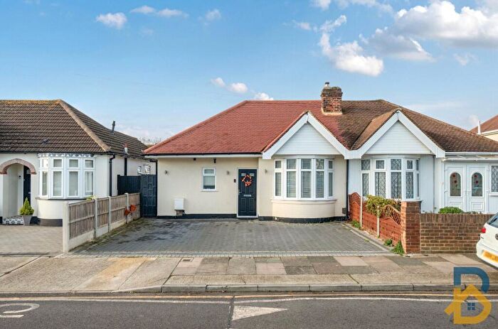 3 Bedroom Bungalow For Sale In Alma Avenue, Hornchurch, RM12
