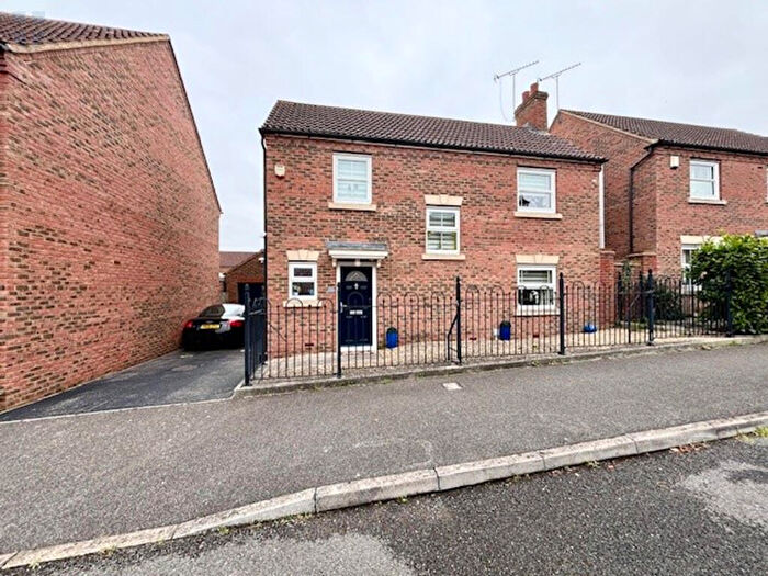 3 Bedroom Detached House For Sale In Cavendish Way, Aylesbury, Buckinghamshire, HP19