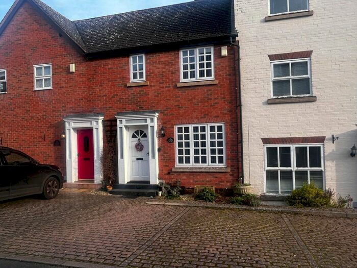2 Bedroom Terraced House To Rent In The Croft, Henley-In-Arden, B95
