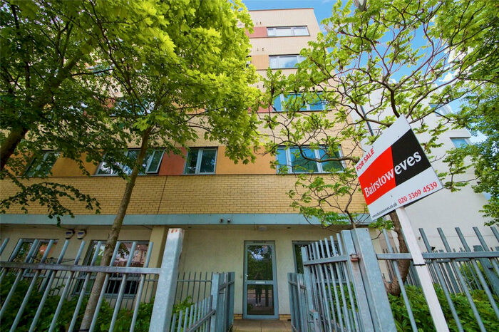 1 Bedroom Flat To Rent In Cosmopolitan Court, Enfield, EN1