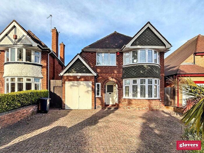 3 Bedroom Detached House For Sale In Chesterwood Road, Kings Heath, Birmingham, B13