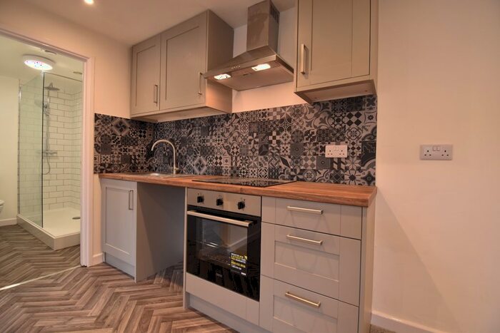 1 Bedroom Flat To Rent In Brook Place, Falmouth, TR11