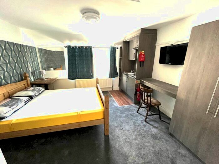 1 Bedroom Flat To Rent In White Lion, Church Road, Yate, BS37