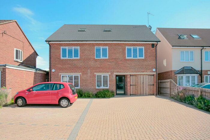 2 Bedroom Apartment To Rent In Banbury Road, Kidlington, OX5