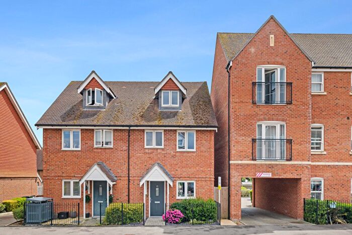 3 Bedroom End Of Terrace House For Sale In Ref: Sb - Webber Street, Westvale Park, RH6