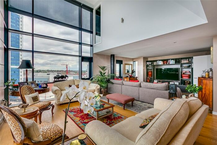 2 Bedroom Flat To Rent In Hardwicks Square, Wandsworth, London, SW18