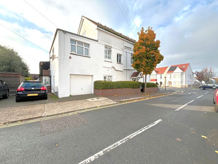 1 Bedroom Flat To Rent In London Road, Leigh-On-Sea, SS9