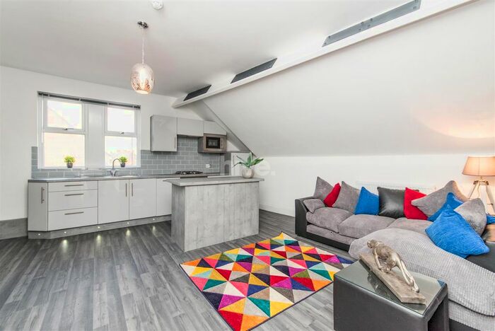 2 Bedroom Flat To Rent In Simonside Terrace, Heaton, Newcastle Upon Tyne, NE6