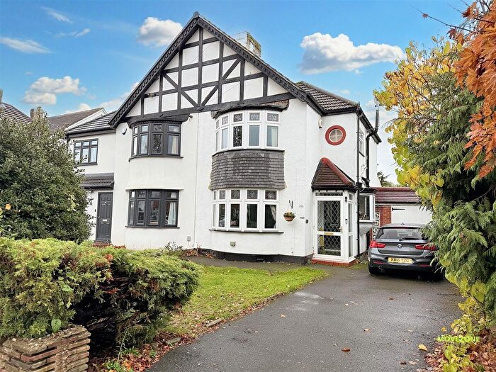 3 Bedroom Detached House To Rent In Kingsway, West Wickham, BR4
