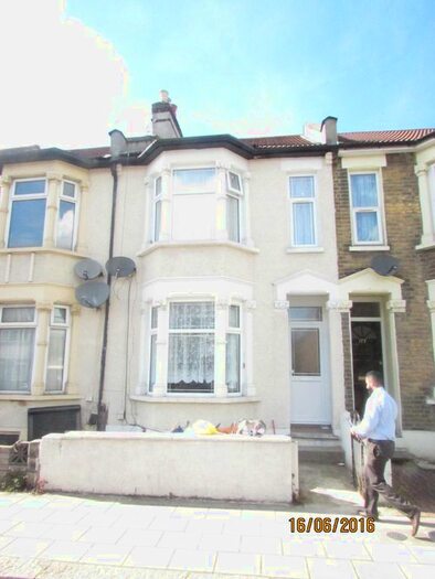 4 Bedroom Terraced House To Rent In Green Lane, Ilford, IG1