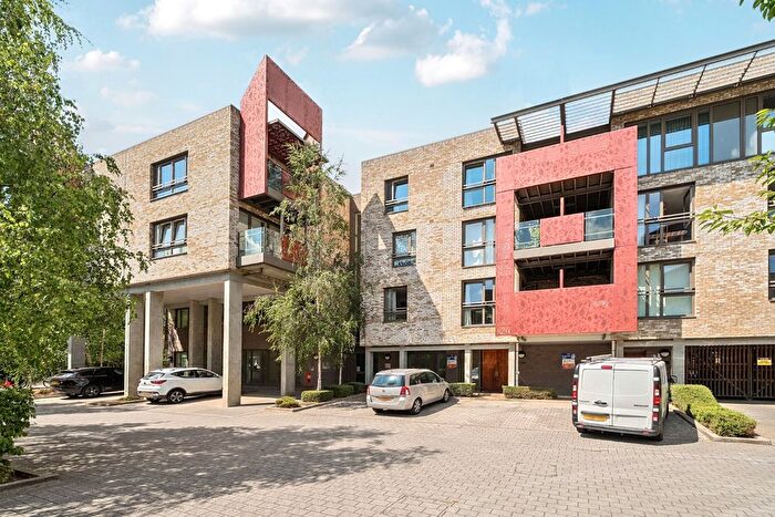 2 Bedroom Flat For Sale In Blondin Way, London, SE16