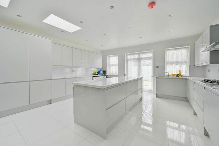 6 Bedroom End Of Terrace House To Rent In Lens Road, London, E7