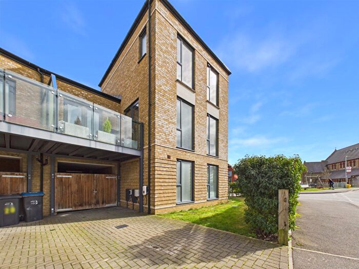 4 Bedroom Link Detached House For Sale In Cane Hill Drive, Coulsdon, CR5