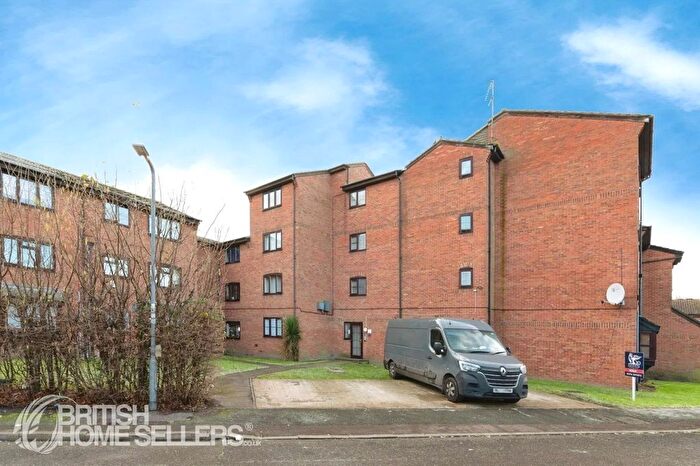1 Bedroom Flat For Sale In Falcon Avenue, Grays, Essex, RM17