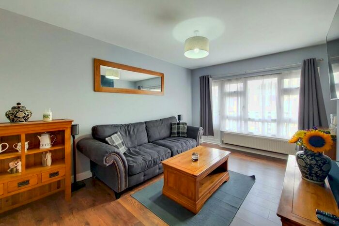 2 Bedroom Flat To Rent In Alexandra Avenue, Rayners Lane, Harrow, HA2