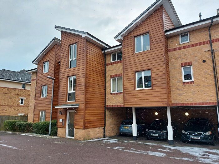2 Bedroom Flat To Rent In Lockview Court, Hemel Hempstead, HP3