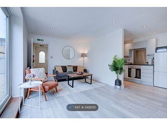 3 Bedroom Maisonette To Rent In Brentwood Road, Romford, RM1