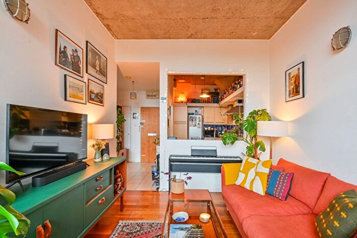 1 Bedroom Flat To Rent In Wenlock Road, Islington, London, N1