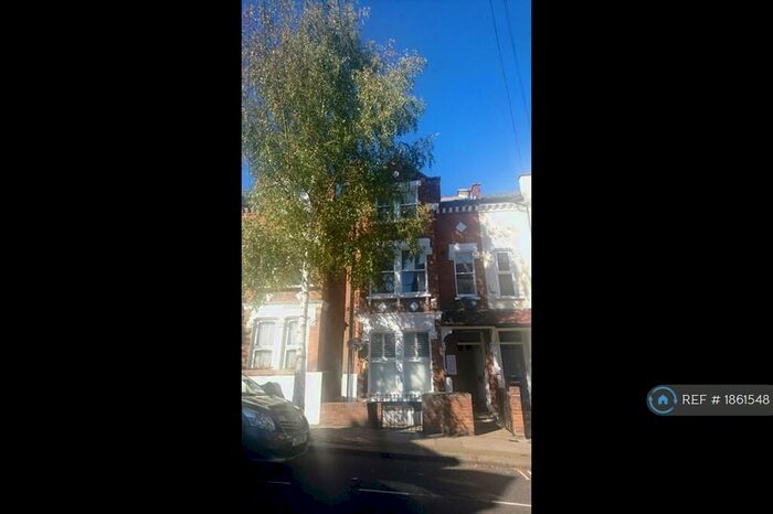 1 Bedroom Flat To Rent In Eckstein Road, London, SW11