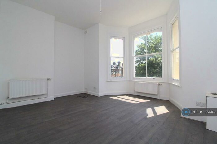 2 Bedroom Flat To Rent In Hamlet Road, London, SE19