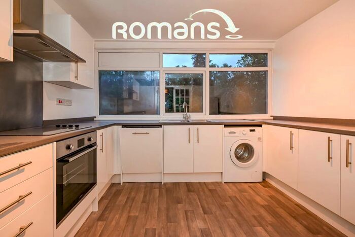 3 Bedroom Town House To Rent In Mill Close, Wokingham, RG41