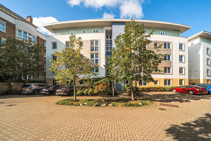 2 Bedroom Flat To Rent In Creswell Drive, Beckenham, BR3