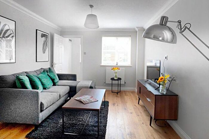 2 Bedroom Flat To Rent In Wokingham, RG40