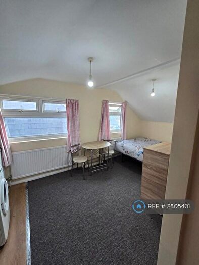 Studio To Rent In Green Lanes, London, N8