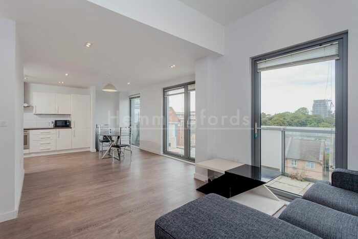 3 Bedroom Flat To Rent In Mintern Street, London, N1