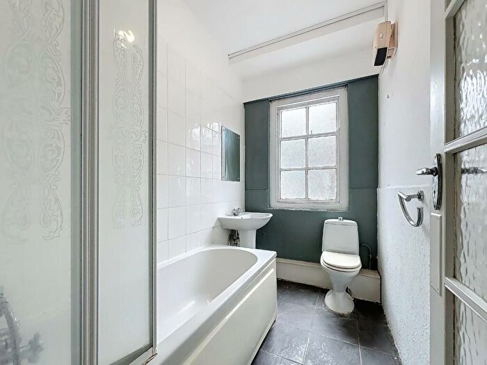 Apartment To Rent In Westgate Street, City Centre, Cardiff, CF10