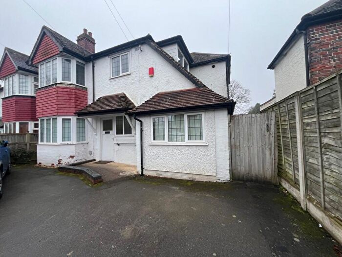 2 Bedroom Flat To Rent In Warwick Road, Solihull, West Midlands, B91